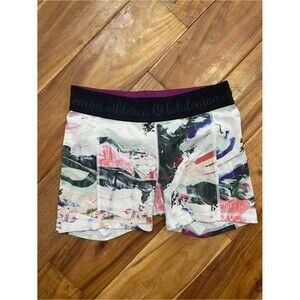 Lululemon Women’s What the Sport Short  Abstract Black Workout shorts size 6